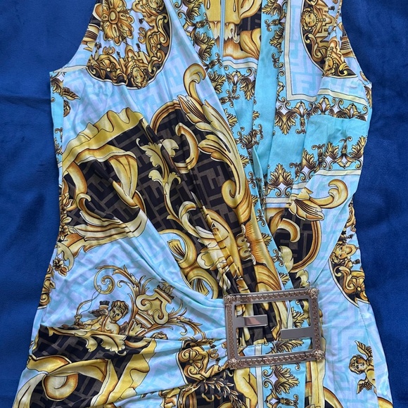 FENDACE GOWN - Picture 4 of 16